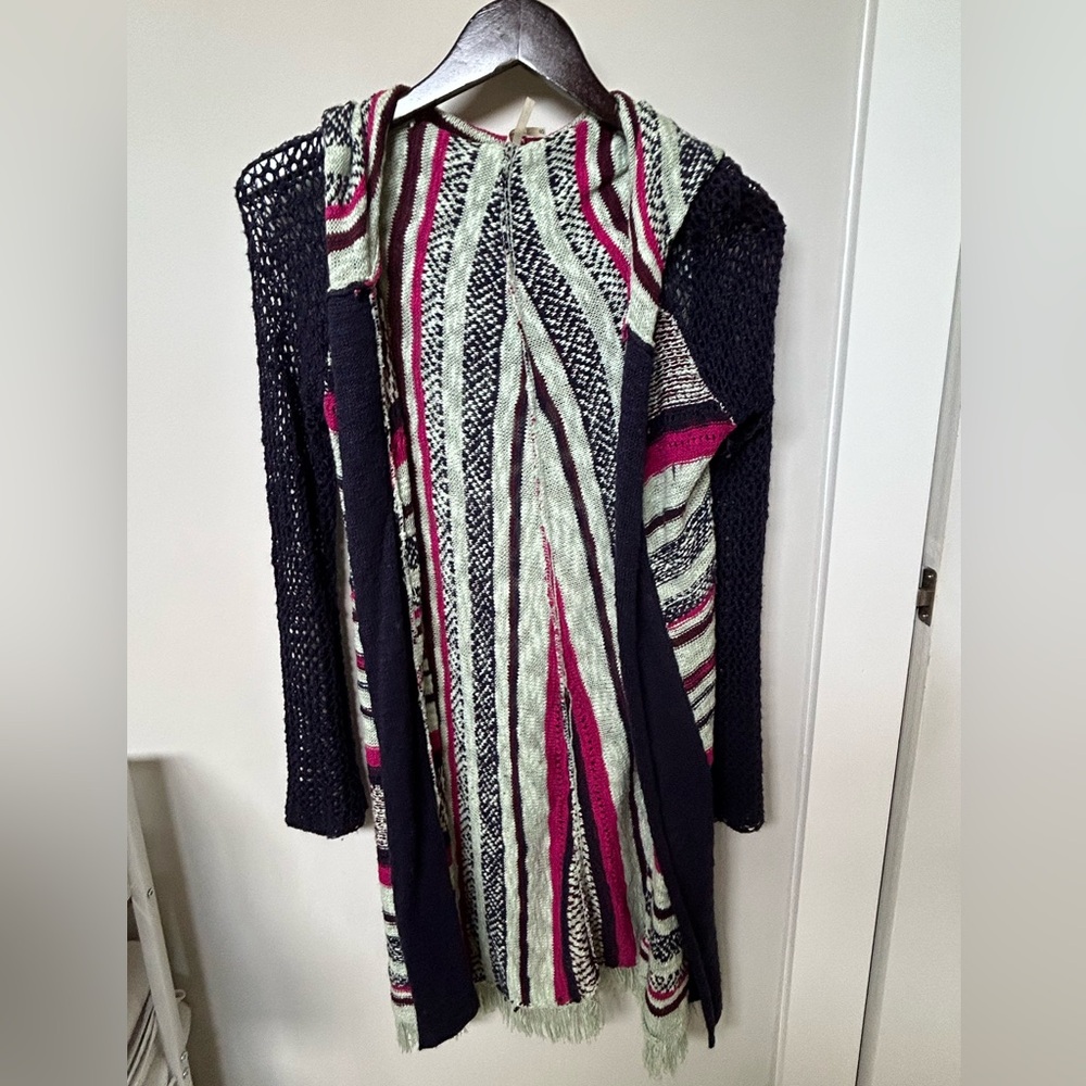 Women’s BKE cardigan.